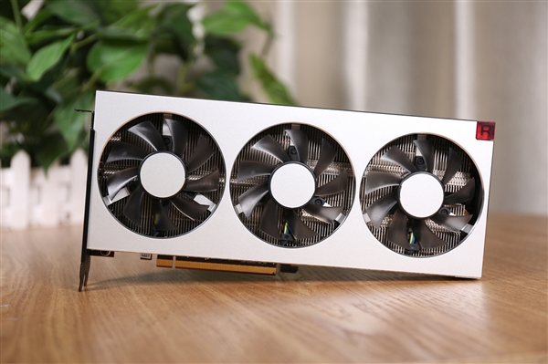AMD 7nm划时代产品正式死亡！只活了半岁(图1)